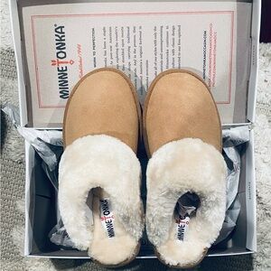 Minnetonka Carefree Scuff Slippers - Cinnamon Brown - Brand new in box